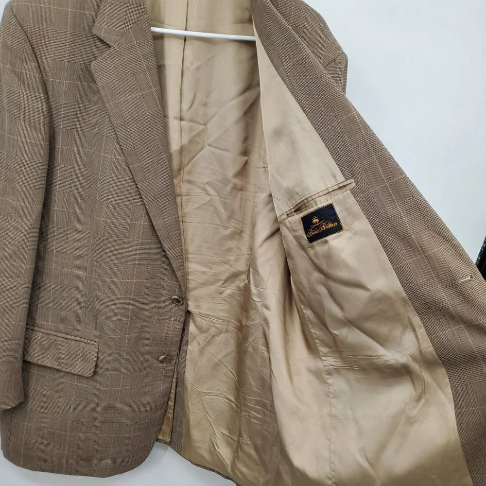 Brooks Brothers Plaid 2 Button Blazer Jacket Mens Size 44R Notched Lapels Brown